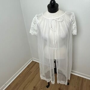 Vintage 70s Soft Romantic White Sheer Lace Trim Peignoir Robe Short Sleeve Small